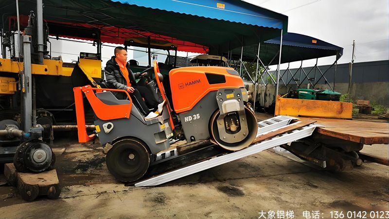 朝阳“铝”行安全，稳收每一粒——收割机铝合金爬梯安全使用全攻略